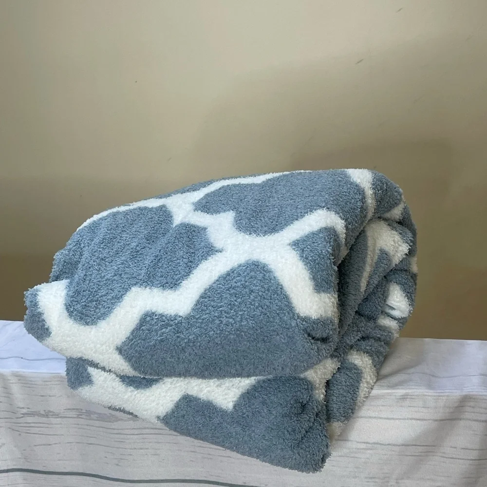 Berkshire Blue and White Throw Blanket